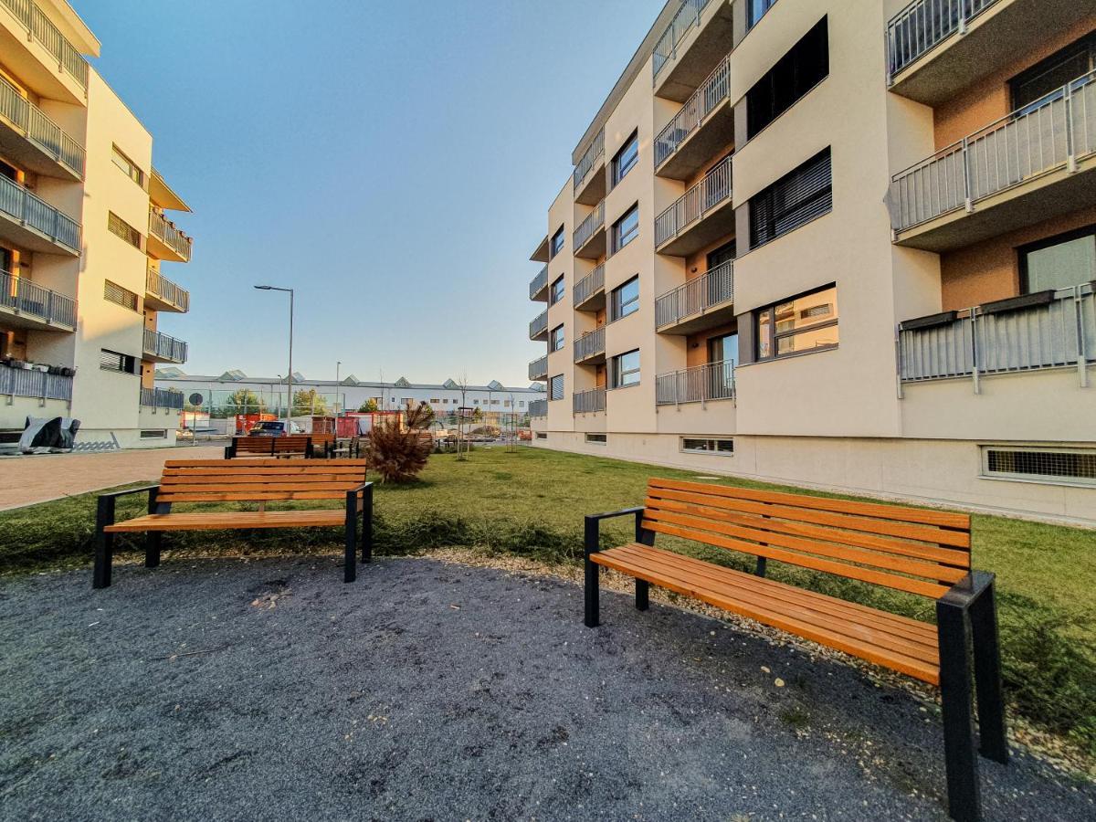 Hradec KrálovéModern Flat With Large Terraceアパートメント エクステリア 写真