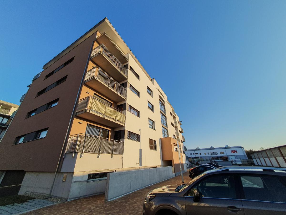 Hradec KrálovéModern Flat With Large Terraceアパートメント エクステリア 写真