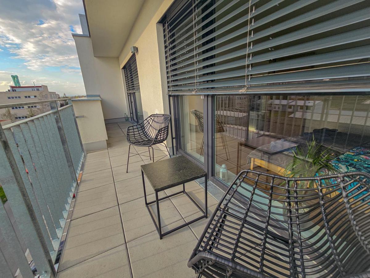 Hradec KrálovéModern Flat With Large Terraceアパートメント エクステリア 写真
